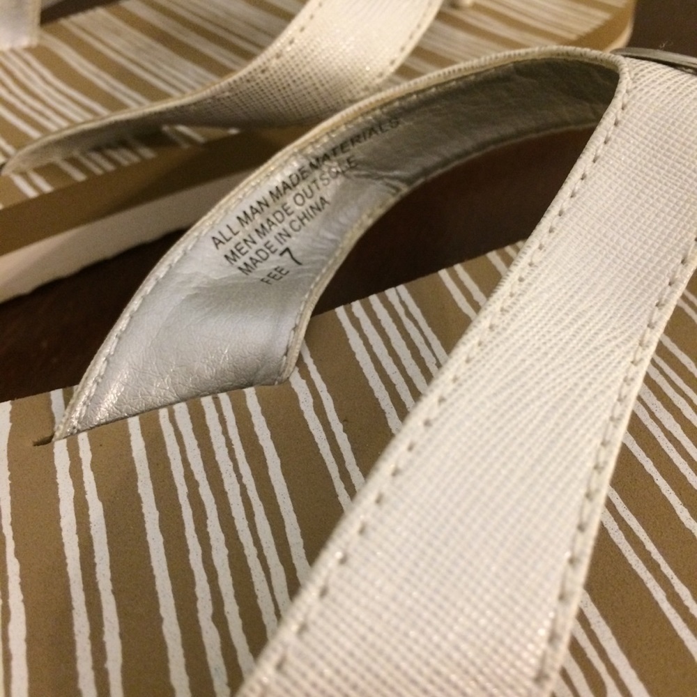 White and gold Yellow Box flip flops - Picture 4 of 4